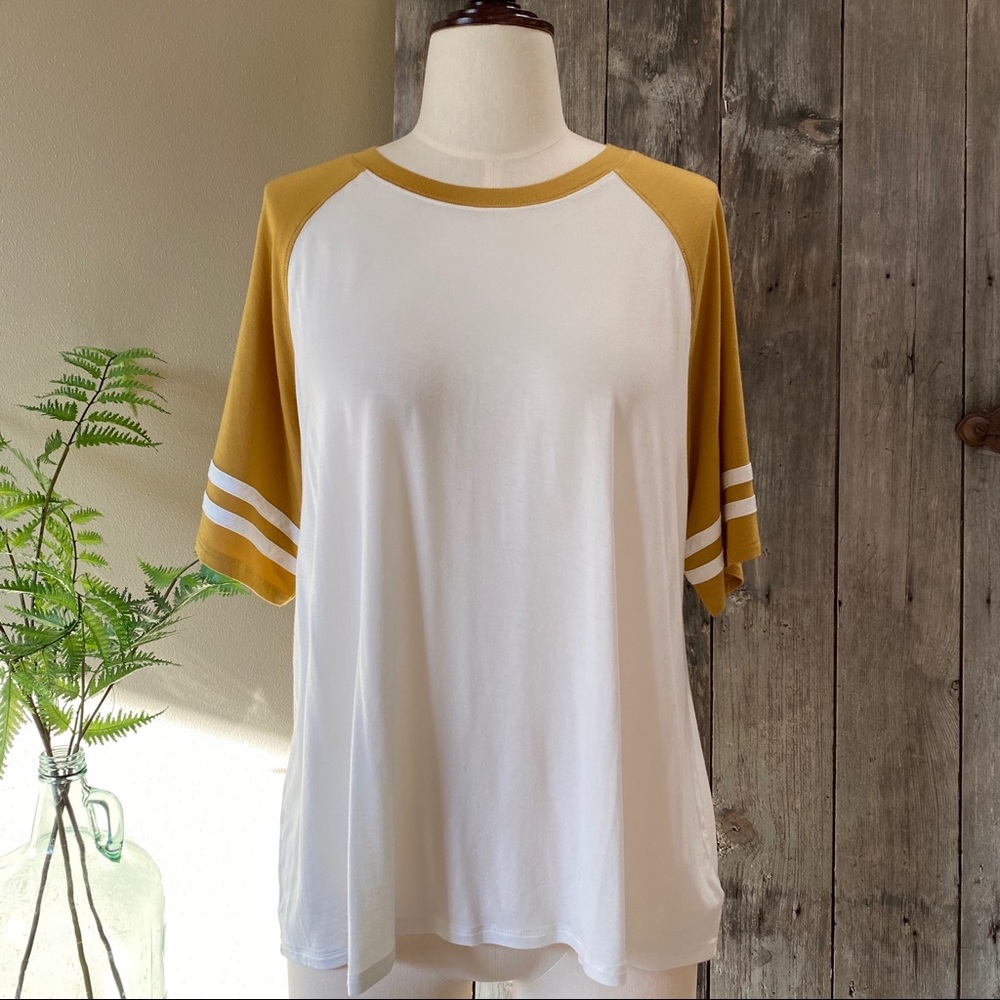 NWT American eagle baseball T